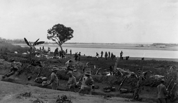 Trincheiras junto ao Rio Rovuma ARQUIVO HISTÓRICO MILITAR