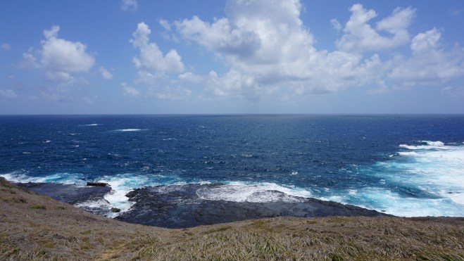 Mar de Fora. O azul profundo em vez do verde-esmeralda do Mar de Dentro.